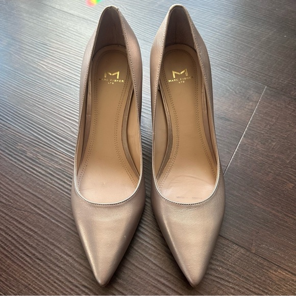 Marc Fisher Zala pointy toe pump with block heel metallic champagne  sz 7.5 - Picture 2 of 6